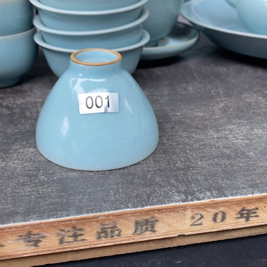单***儿抱朴汝瓷仿古微瑕