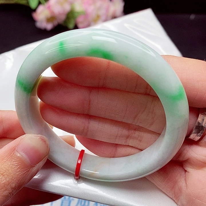 翡翠手镯未镶嵌54圈