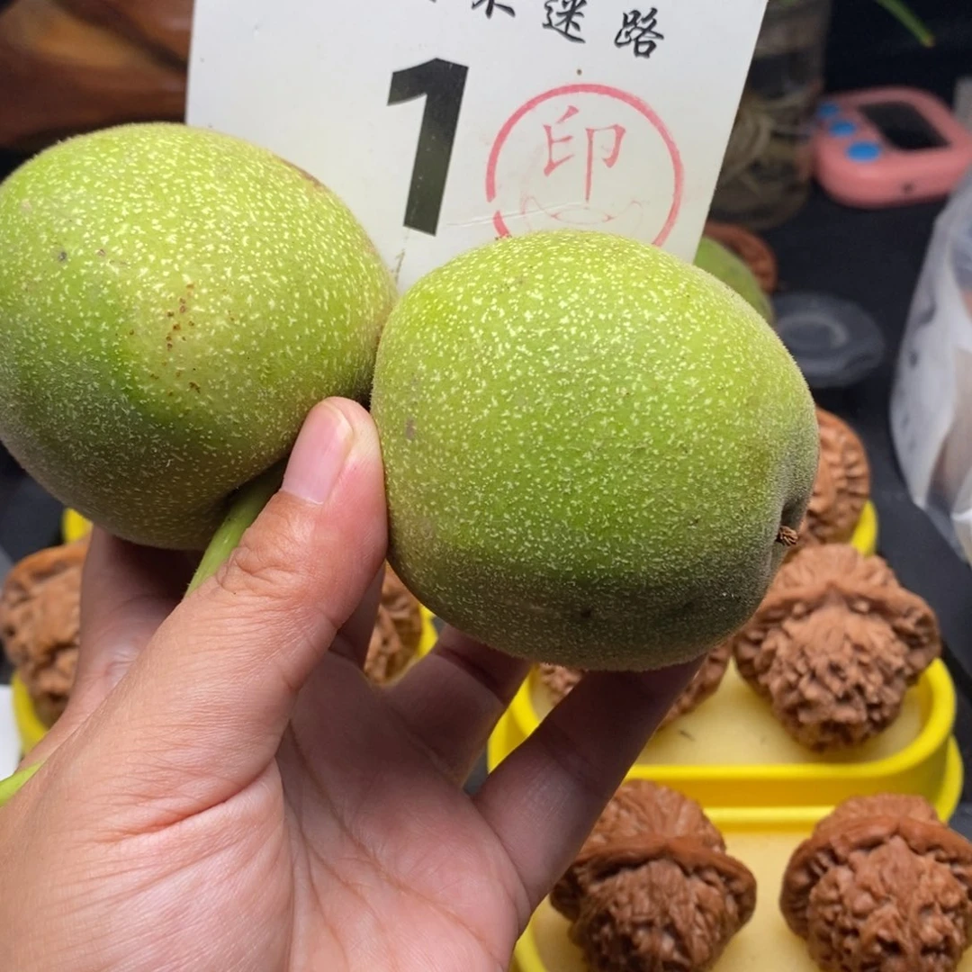文玩核桃吊坠63连枝楼