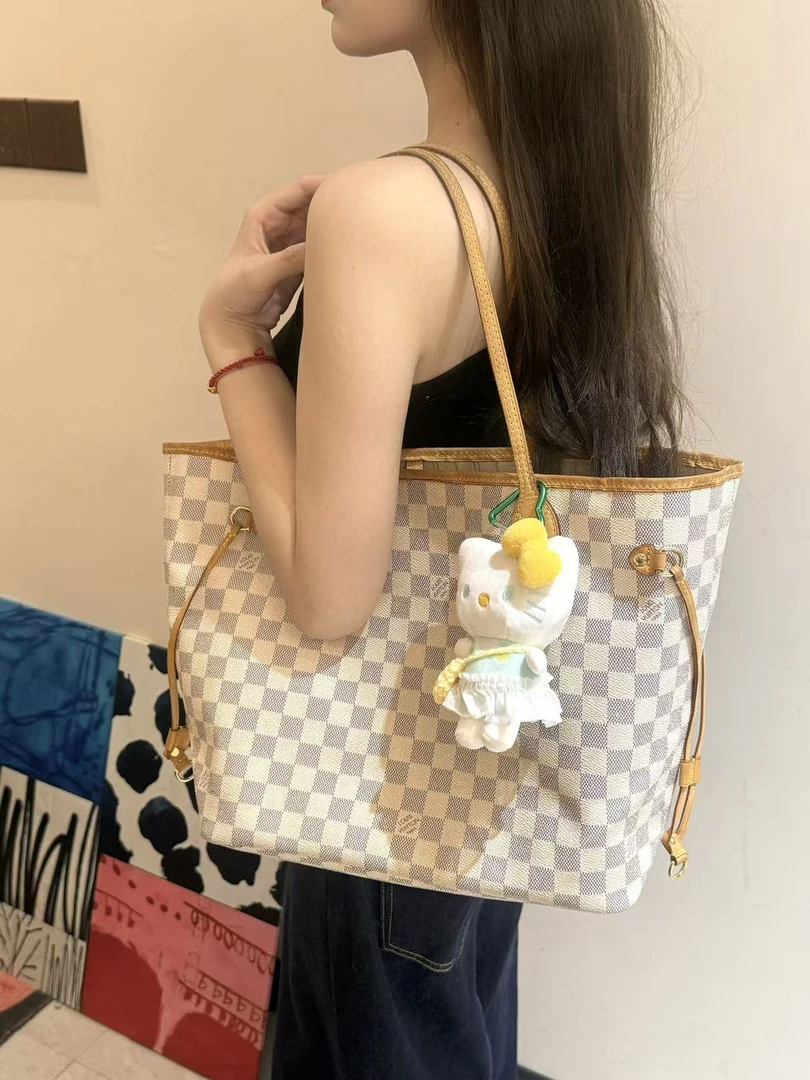 95新 LouisVuitton/路易威登 白棋盘格中号nf