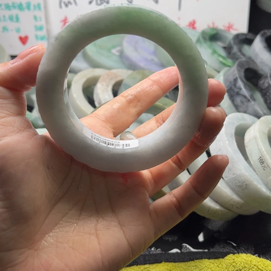 定制翡翠。未镶嵌