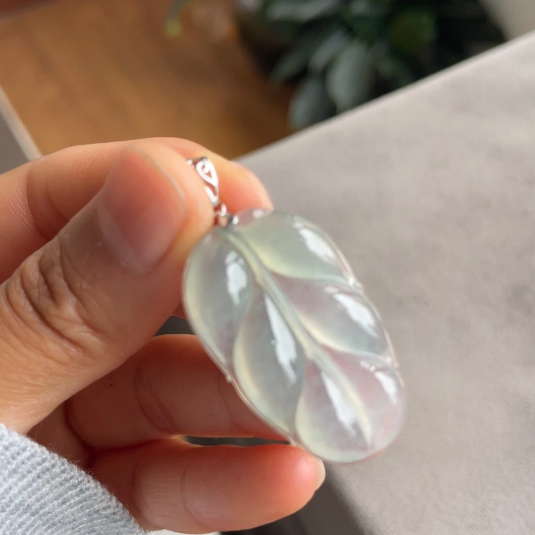 颈饰18K金镶嵌翡翠冰晴