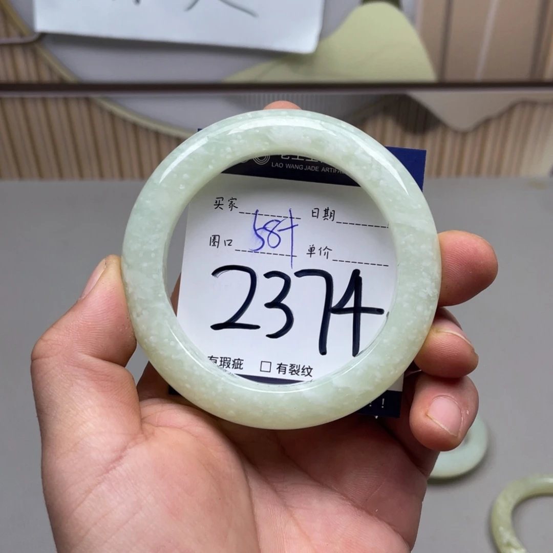 岫玉手镯手镯未镶嵌