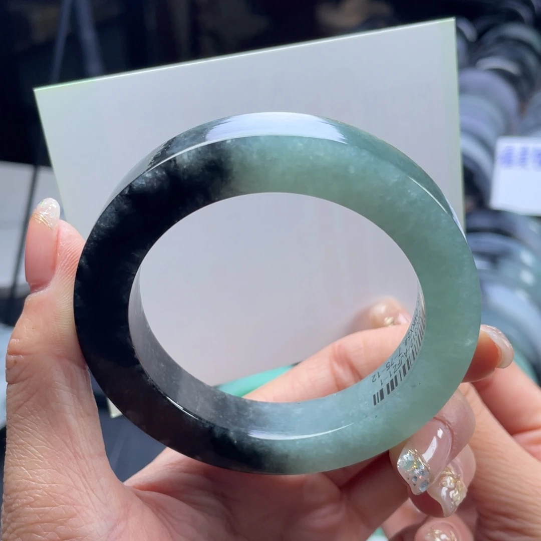 定制翡翠未镶嵌翡翠手镯