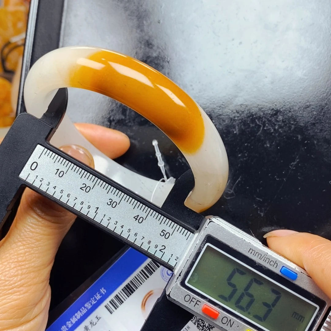 石英质玉（黄龙玉）未镶嵌颈饰