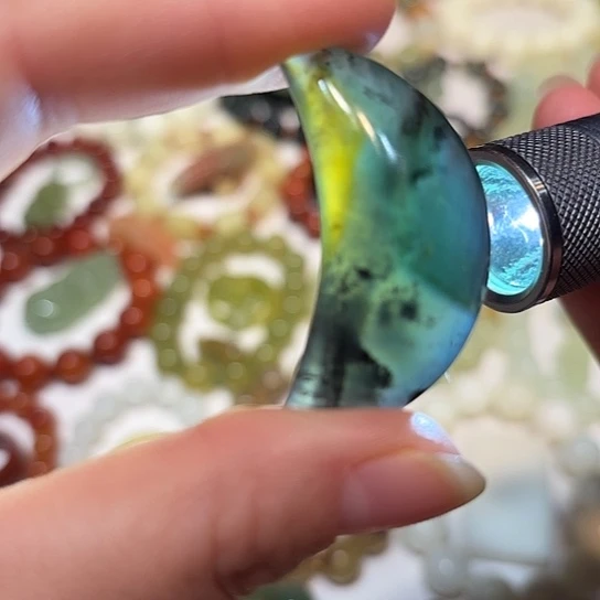 蛇纹石玉未镶嵌吊坠