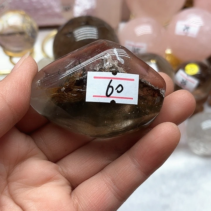 水晶92克幽灵随形未镶嵌