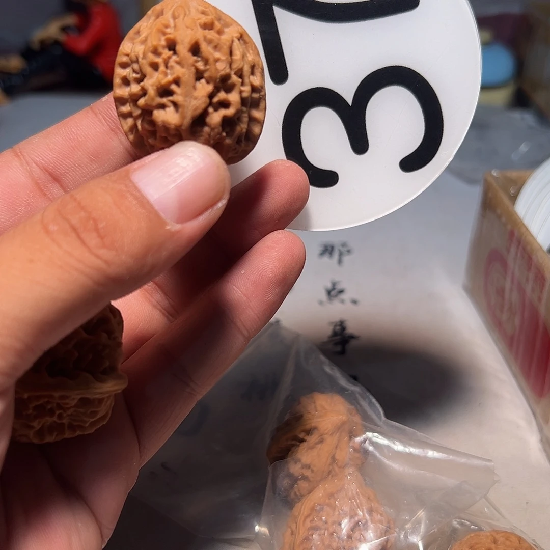 于***哥 文玩核桃，白色37号