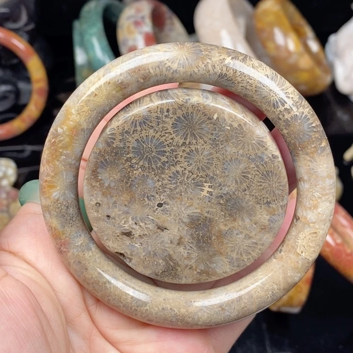 未镶嵌手镯（圆镯）硅化玉