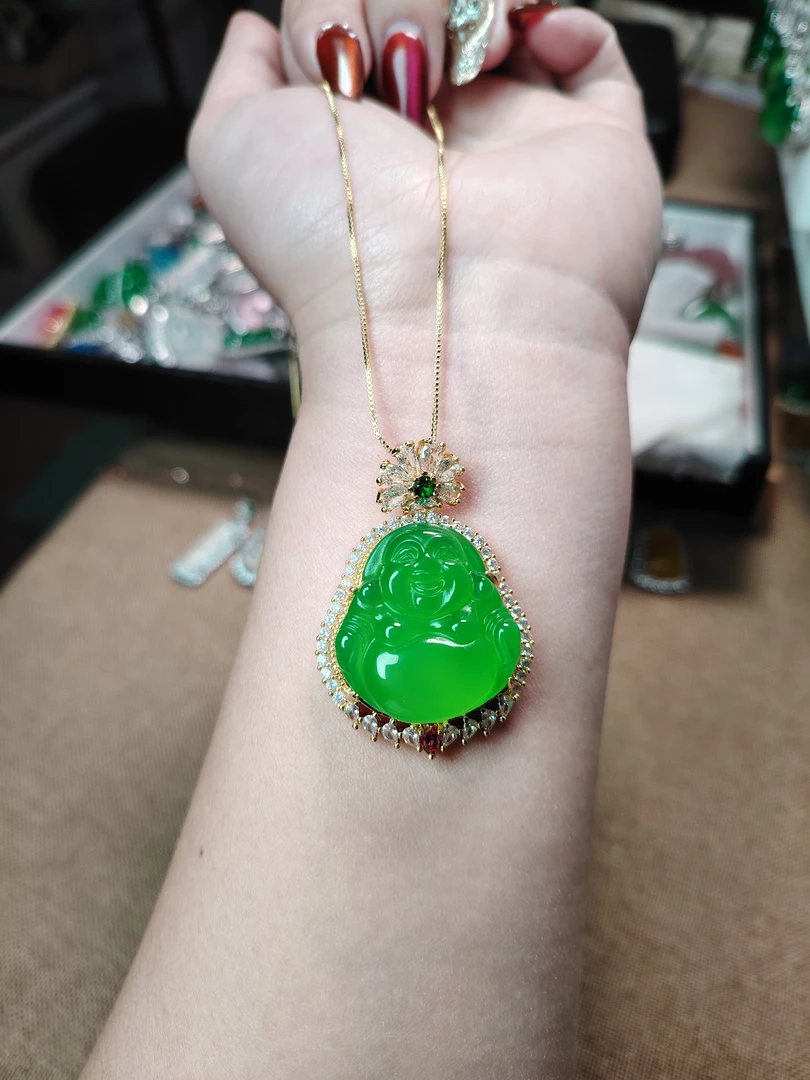 正品天然玉髓满绿色豪镶款佛公吊坠