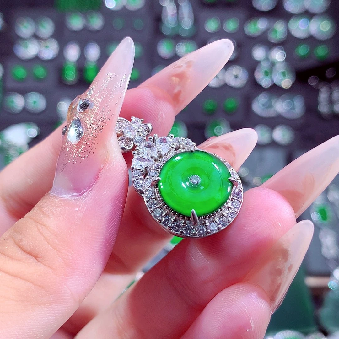 翡翠未镶嵌颈饰挂件