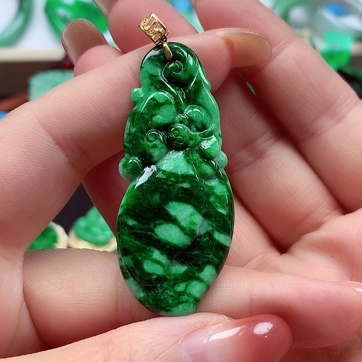 颈饰18K金镶嵌翡翠翡翠