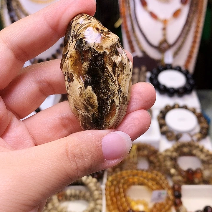 D***y琥珀未镶嵌裸石抚顺琥珀