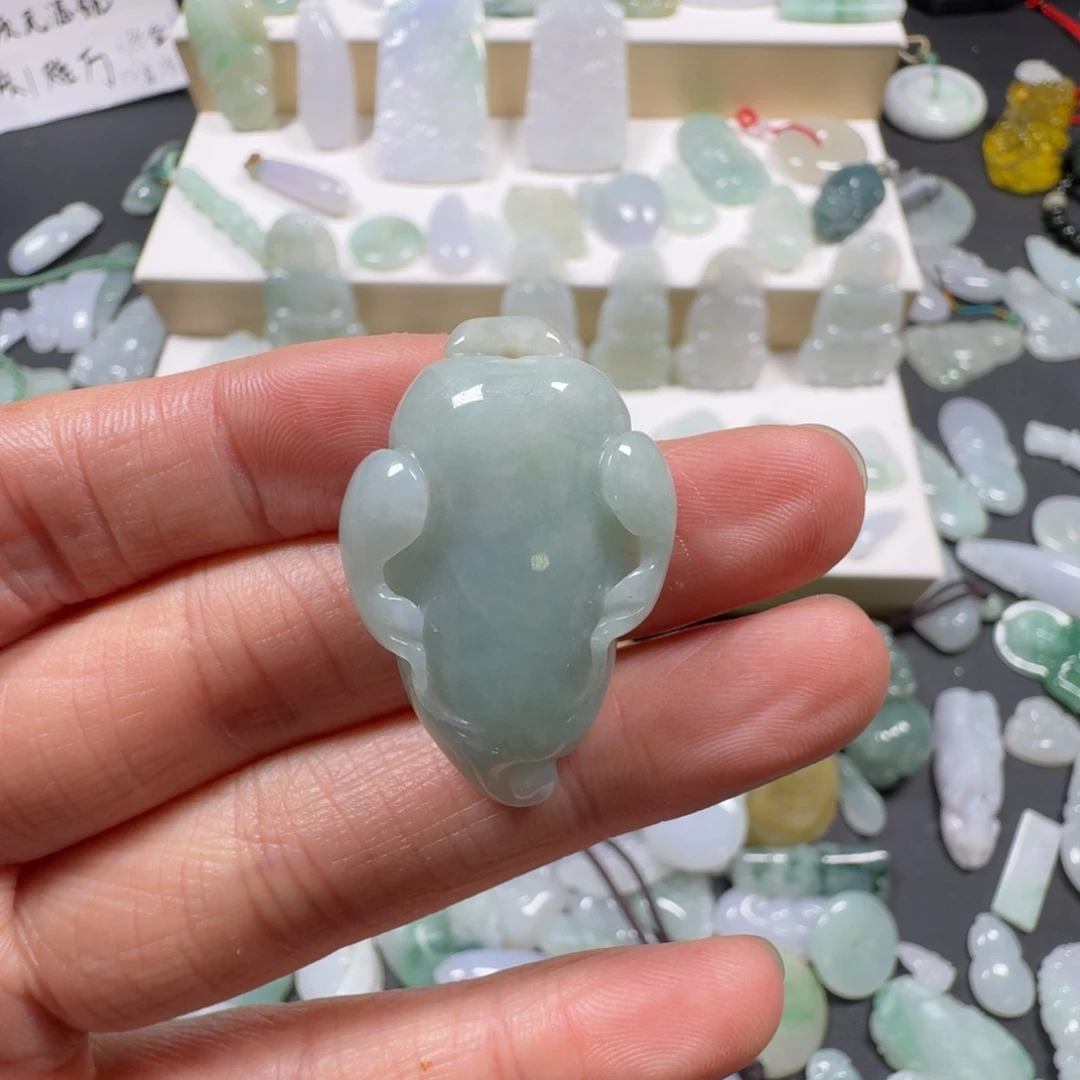 翡翠未镶嵌吊坠(赠链)人参吊坠