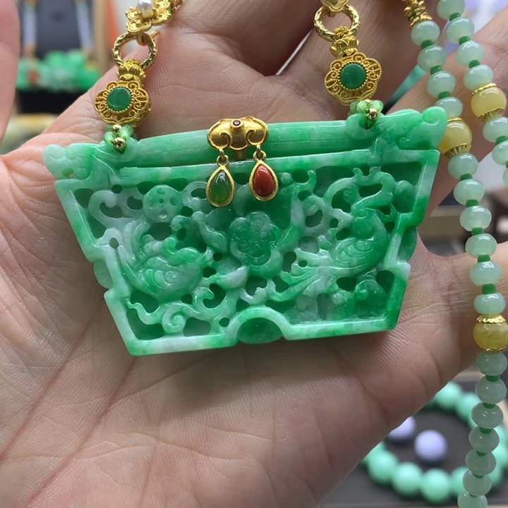 翡翠吊坠(赠链)未镶嵌