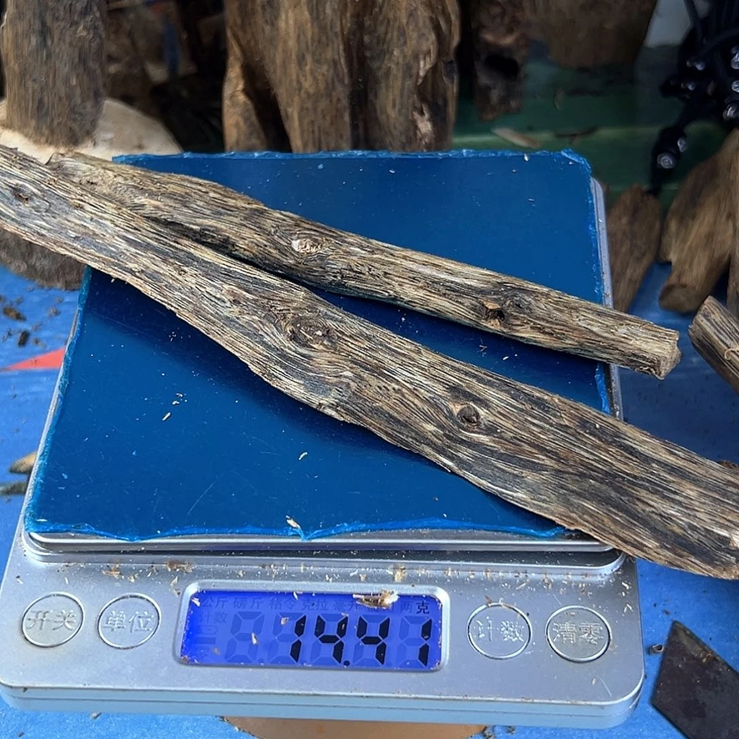 香料绿奇楠虫漏白棋14克