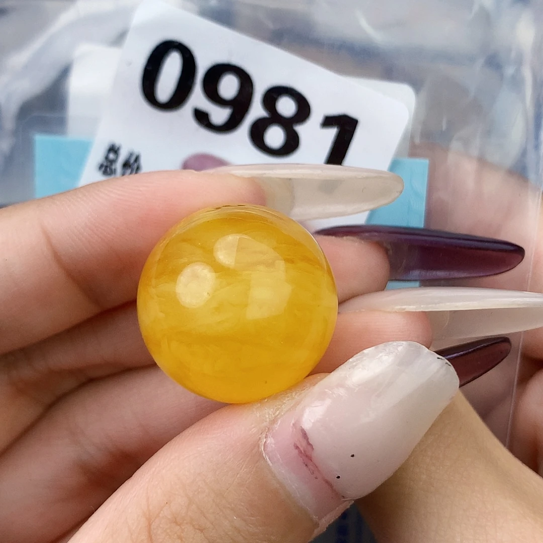 琥珀未镶嵌珠宝奇石21.5微粉