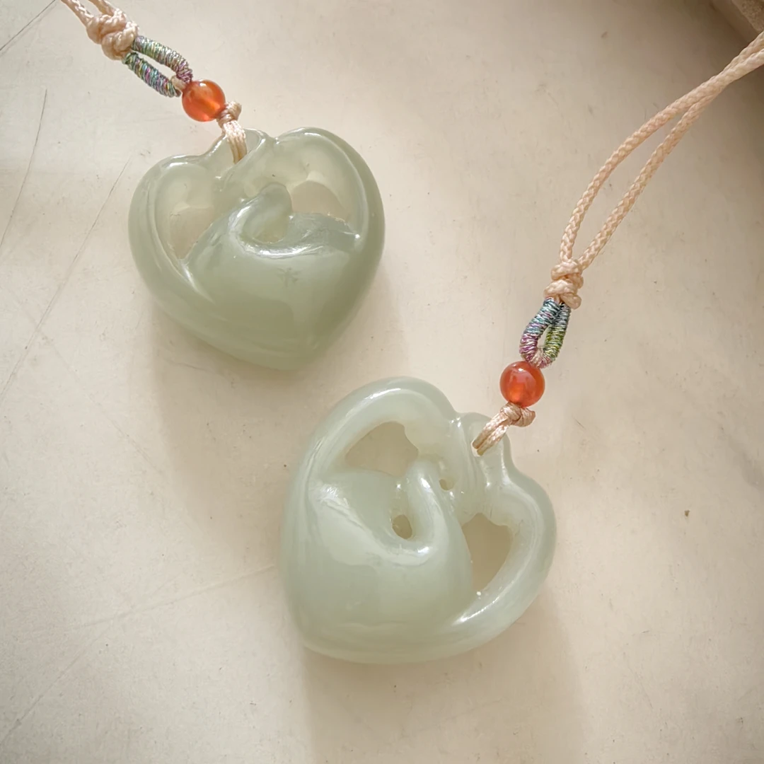 B24.和田玉扭转乾坤吊坠女款手工挂坠多样性发货拍一发一
