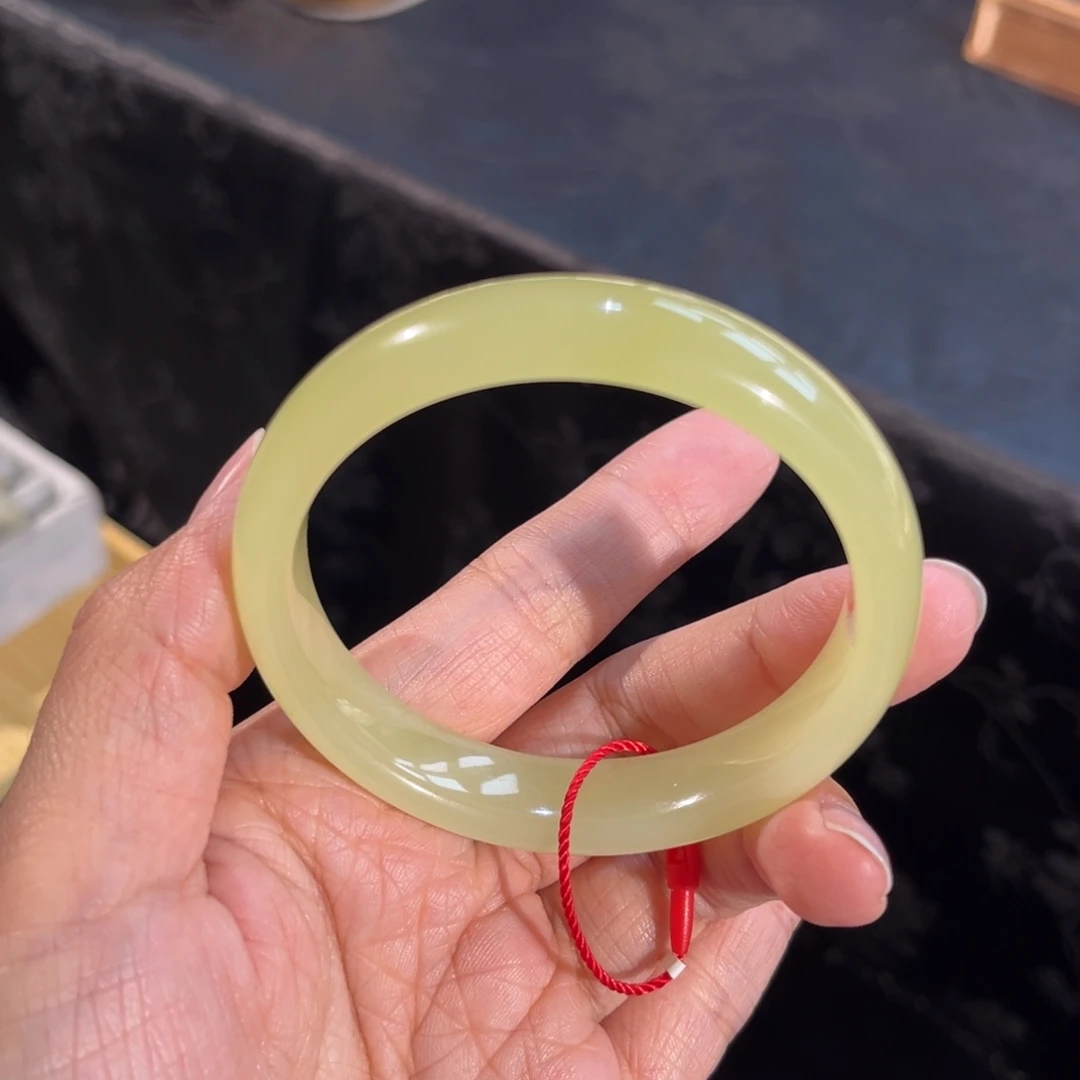 和田玉未镶嵌手镯  「鸡油黄 公主镯」