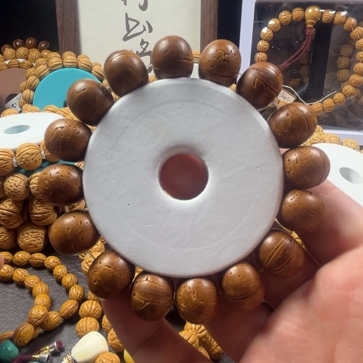 桃核手串17尺寸红魔光珠