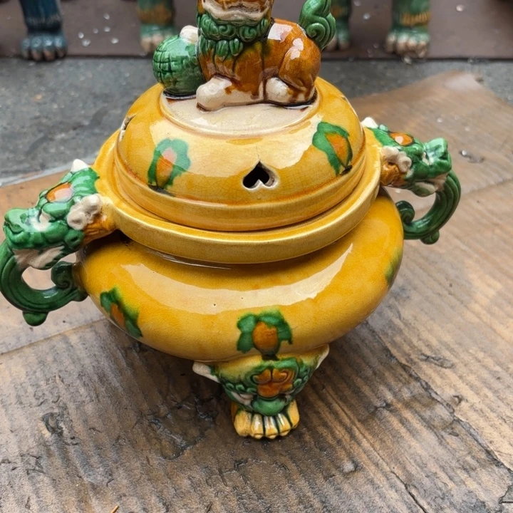 白***光陶瓷陶香薰炉高度18厘米