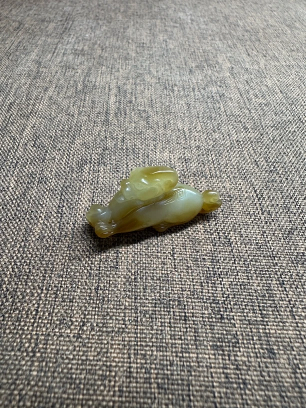 和田玉新疆且末金山红糖料手工精雕俏雕俏色孤品貔貅挂件吊坠挂坠