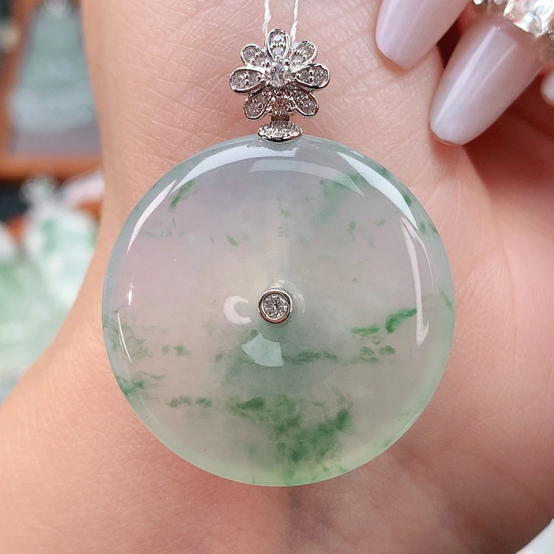 颈饰18K金镶嵌翡翠扣