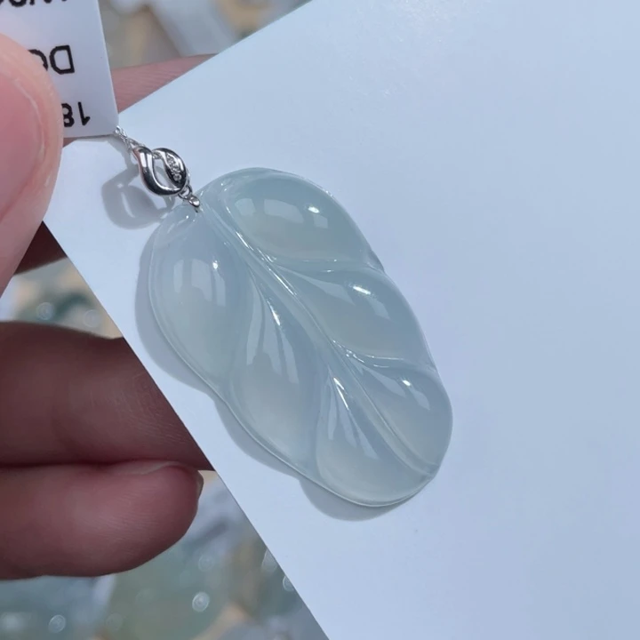 颈饰18K金镶嵌翡翠