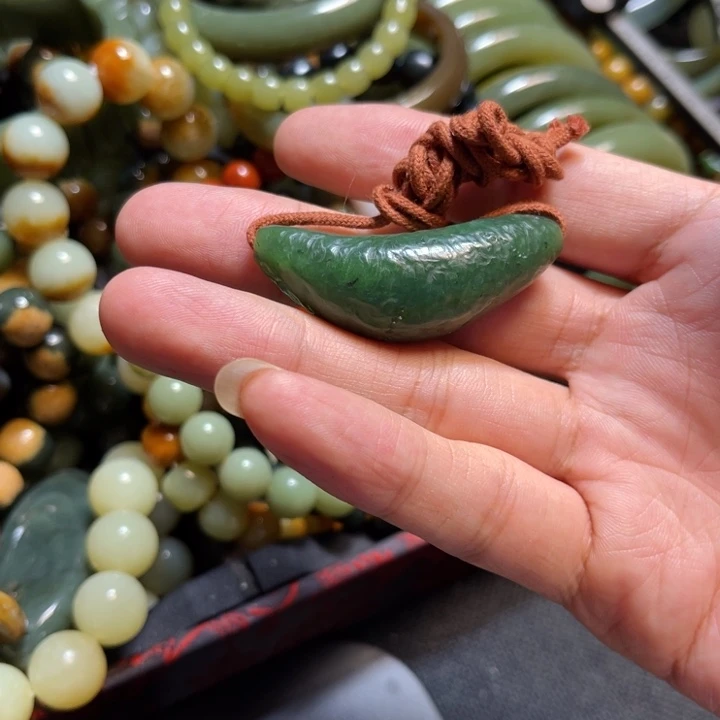 和田玉（碧玉）未镶嵌颈饰