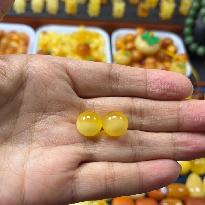 琥珀未镶嵌裸石卡11大加金白圆珠一对