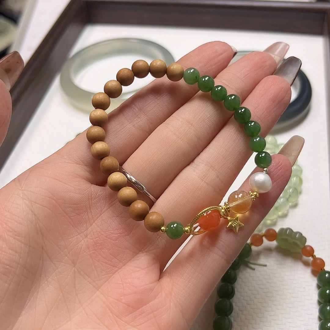 亭***下石英质玉未镶嵌手链