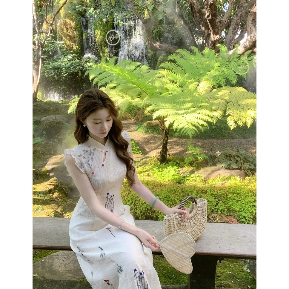 【时春令】2025春夏气质俏皮绣花连衣裙新中式显瘦欧若风小飞袖