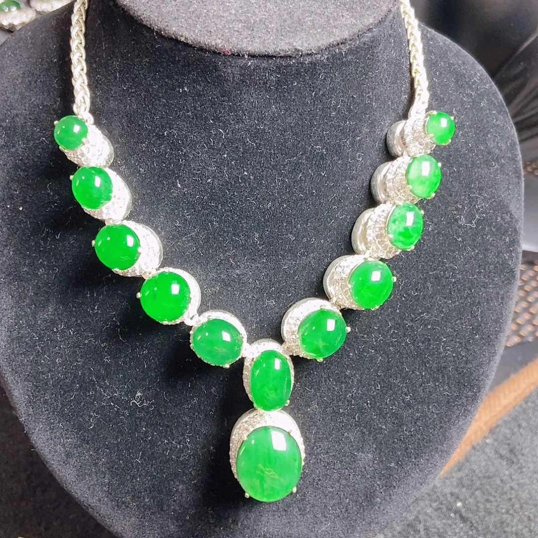 颈饰未镶嵌翡翠