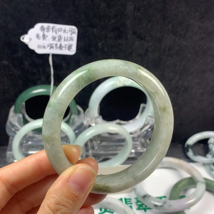 翡翠未镶嵌手镯9号。57.4圈