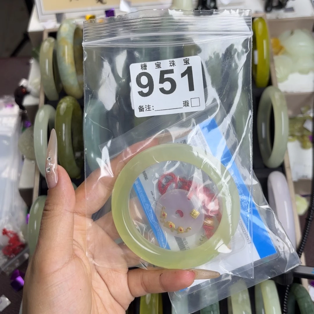 未镶嵌蛇纹石玉手镯?****臀