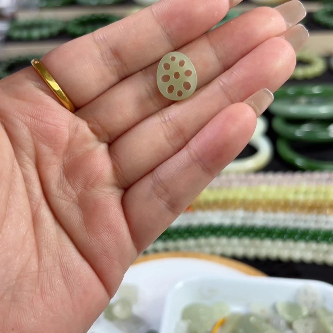 和田玉未镶嵌吊坠(不含链)