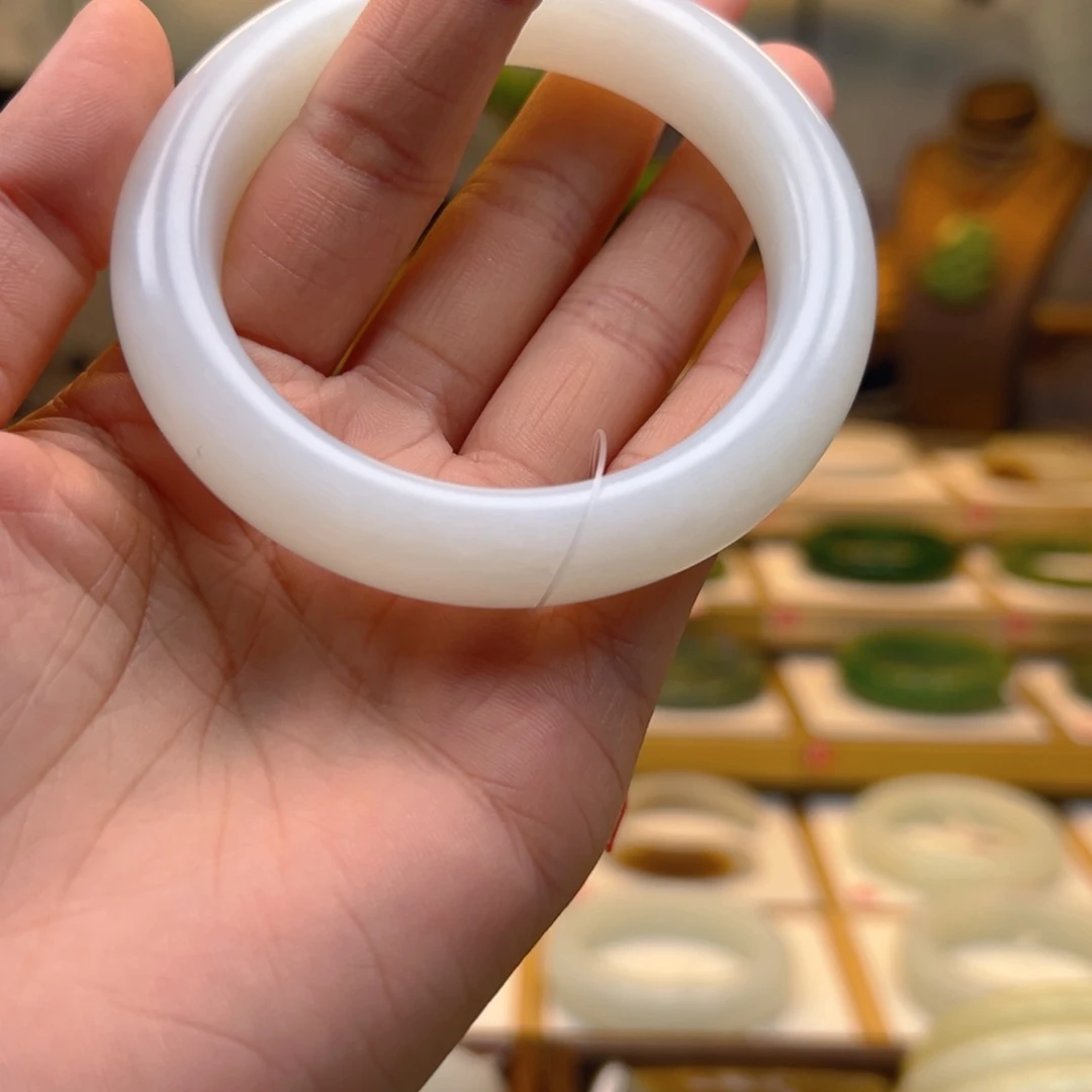 和田玉手镯未镶嵌7