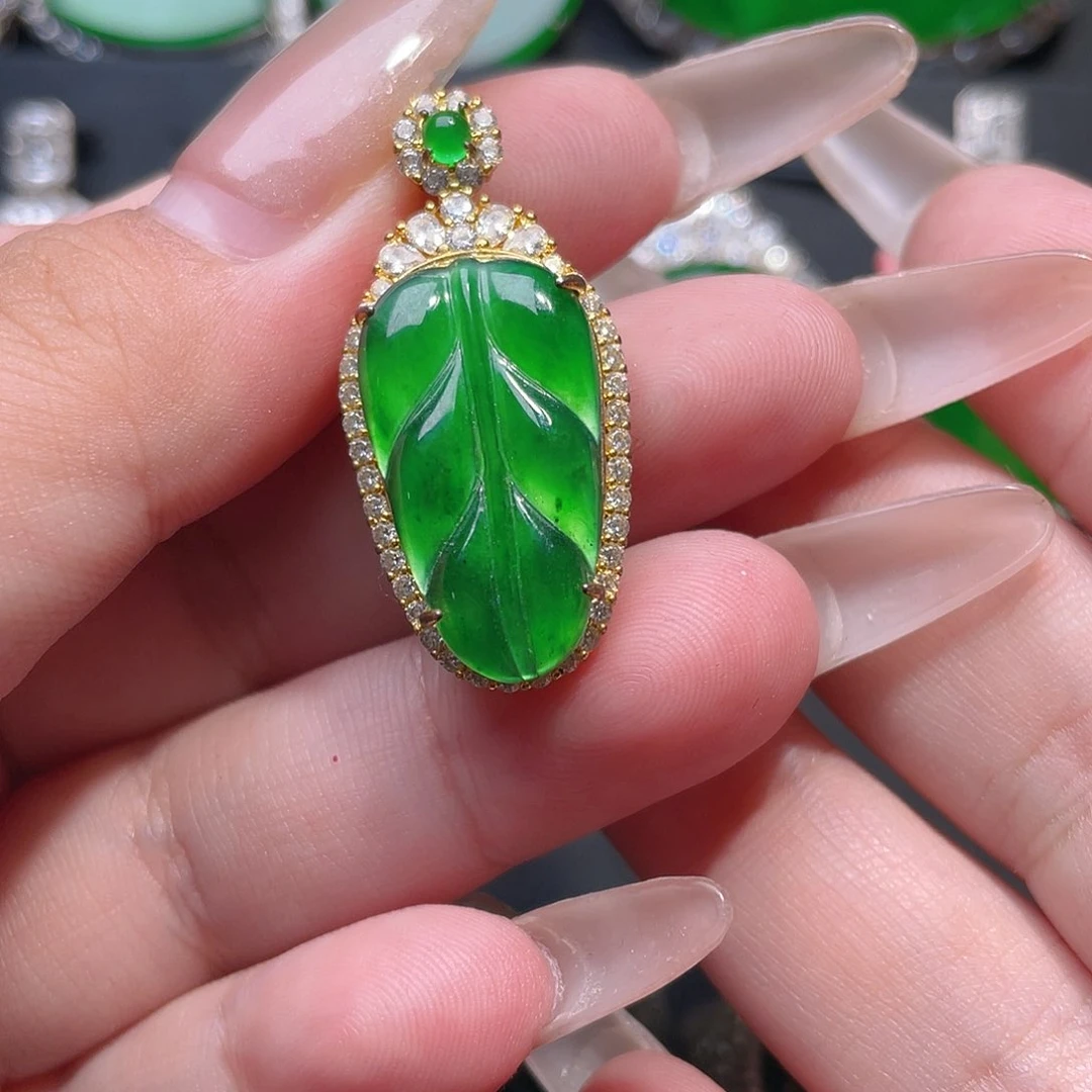 翡翠未镶嵌颈饰叶子