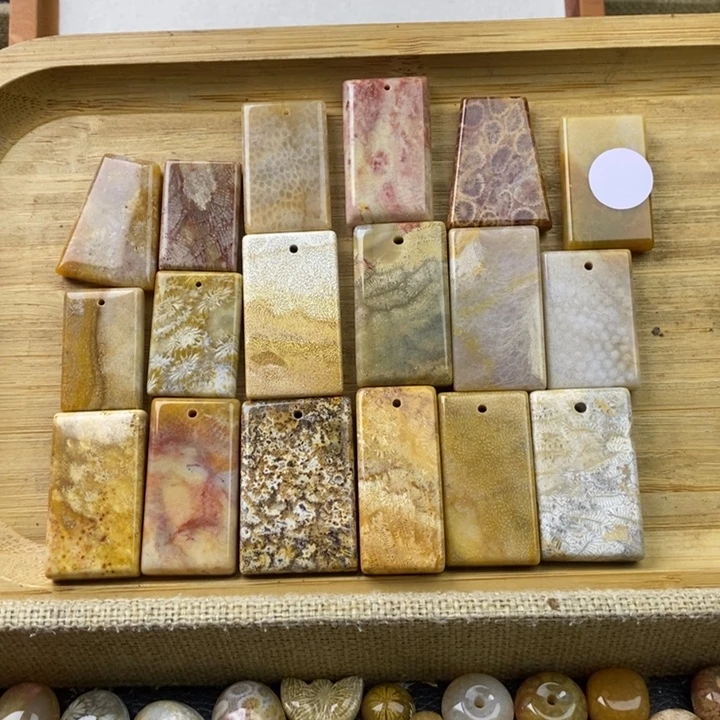 石英岩玉合金颈饰