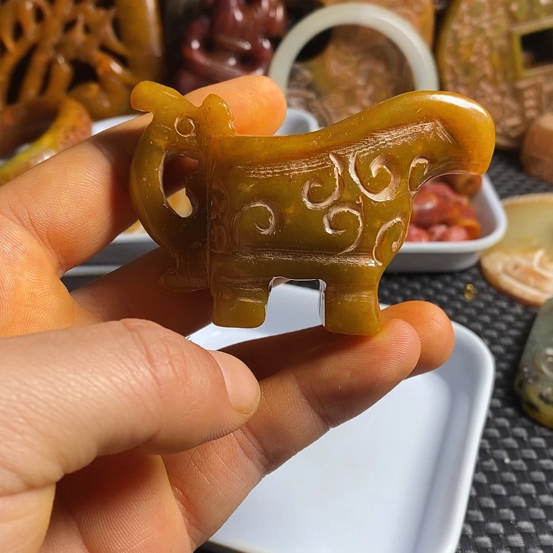 岫岩老玉（透闪石质玉）未镶嵌珠宝奇石