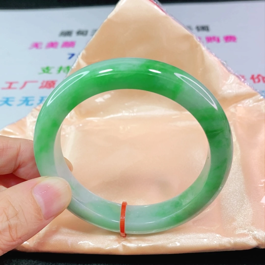 翡翠手镯未镶嵌57.2圈口正圈