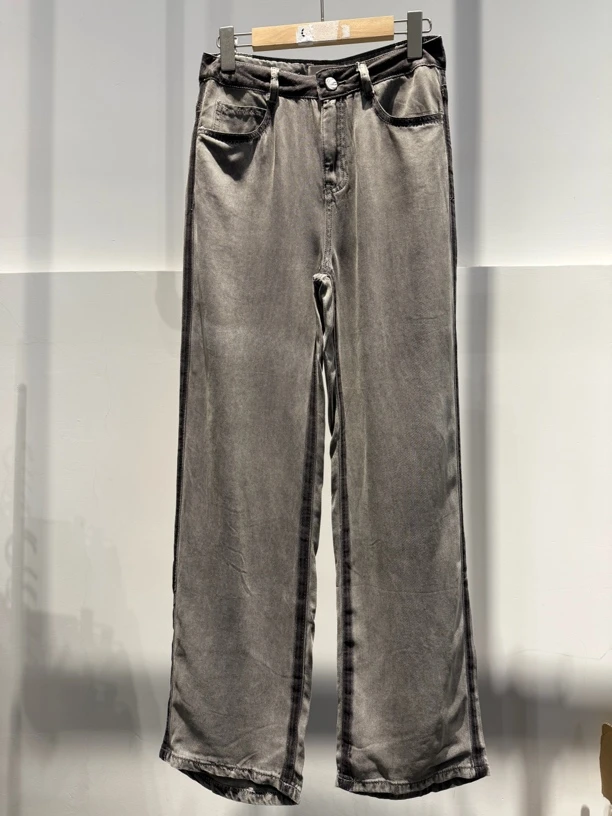 牛仔裤直筒夏款，面料很柔软，上身很舒服～微瑕