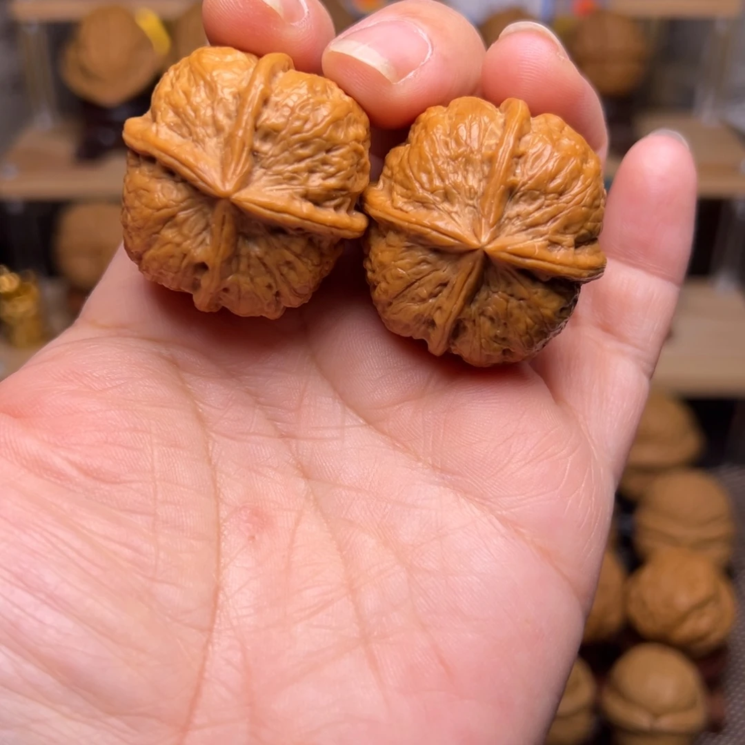 文玩核桃把件5w球四棱36尺