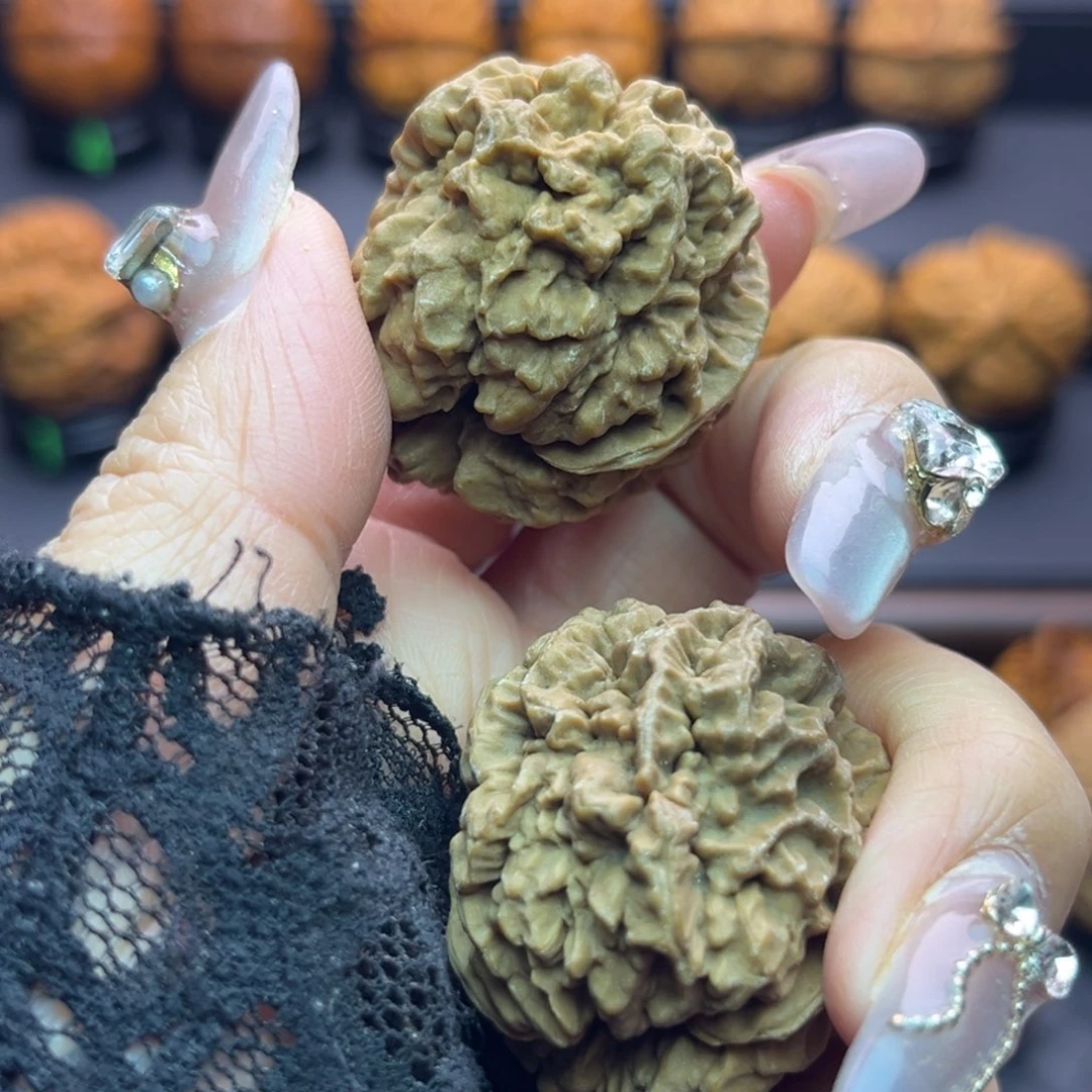 文玩核桃把件舍利子