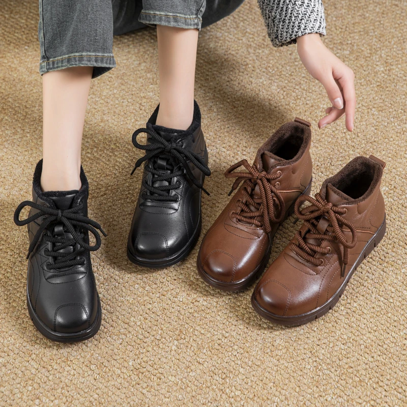 冬季棉鞋真皮妈妈鞋加绒保暖短靴子休闲女靴软底防滑中老年牛皮靴