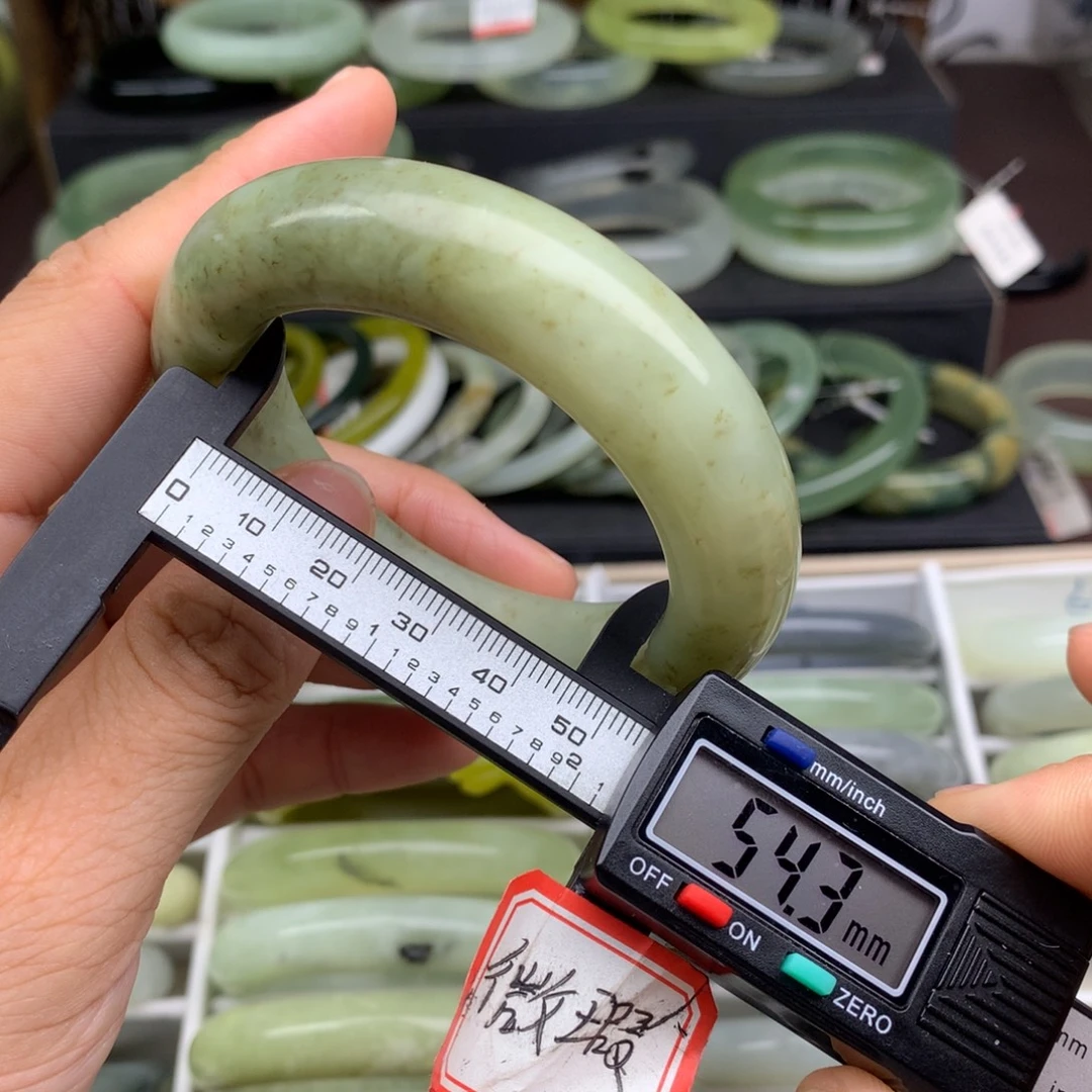 蛇纹石玉未镶嵌手镯596