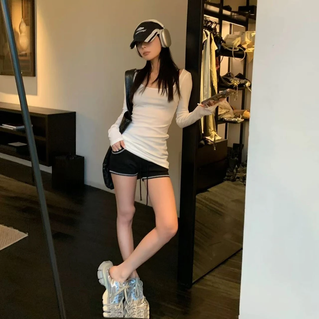 徐秋阳  漫游记 百搭时尚休闲设计感舒适春季新款显瘦短裤12117