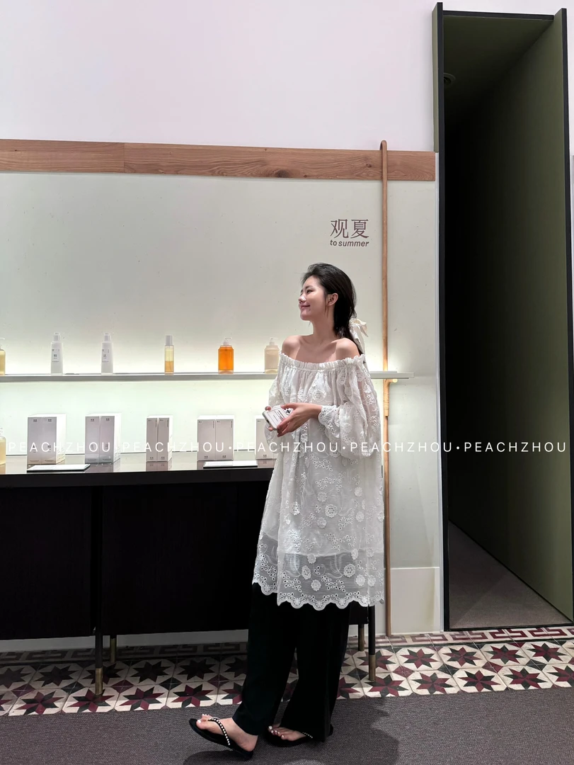 『PEACHZHOU』绣花镂空多穿法松紧一字领露肩法式温柔气质喇叭长袖