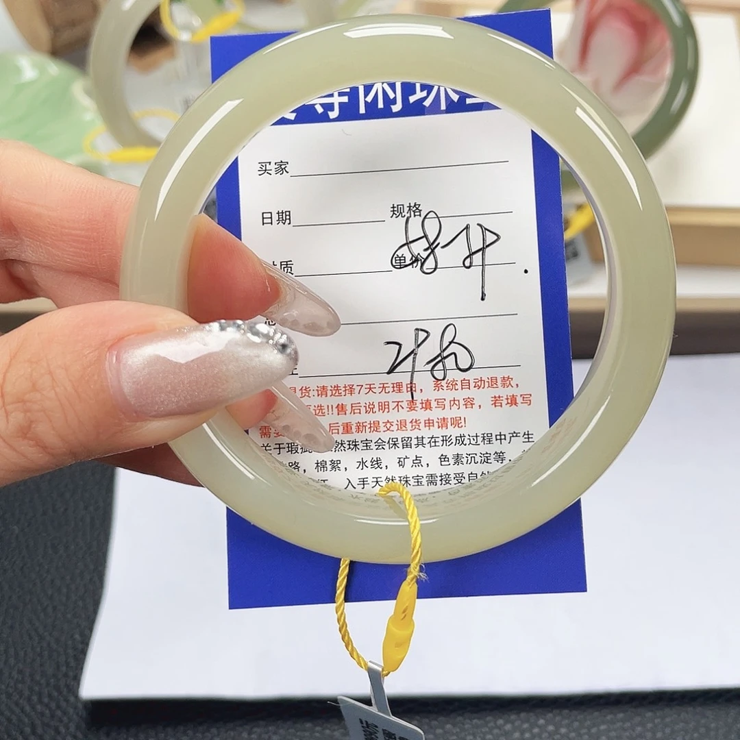 和田玉未镶嵌手镯