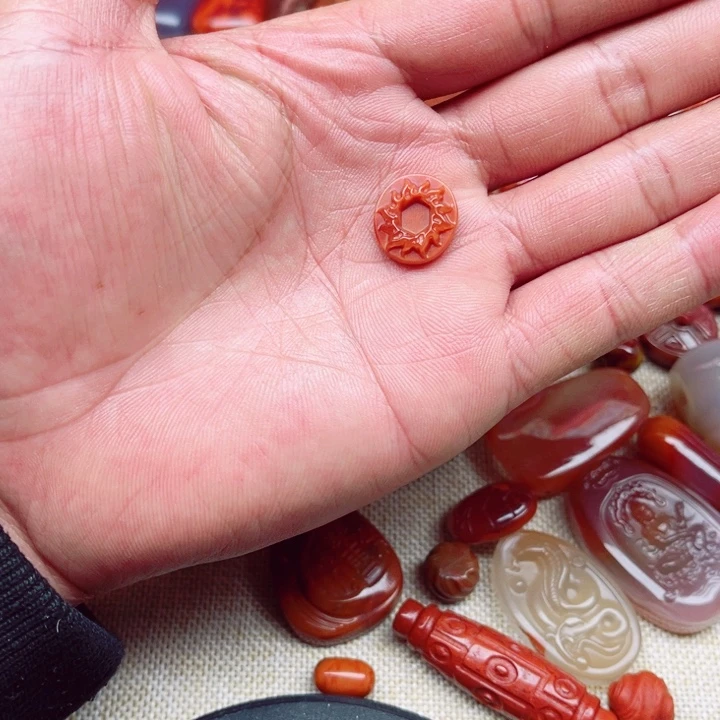 未镶嵌小太阳南红玛瑙